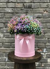 Цветочная композиция из Гипсофила и Розы в шляпной коробке в Михайловской