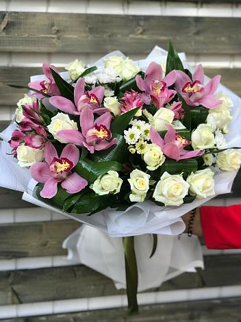 Букет цветов из: Розы и Хризантемы в Михайловской