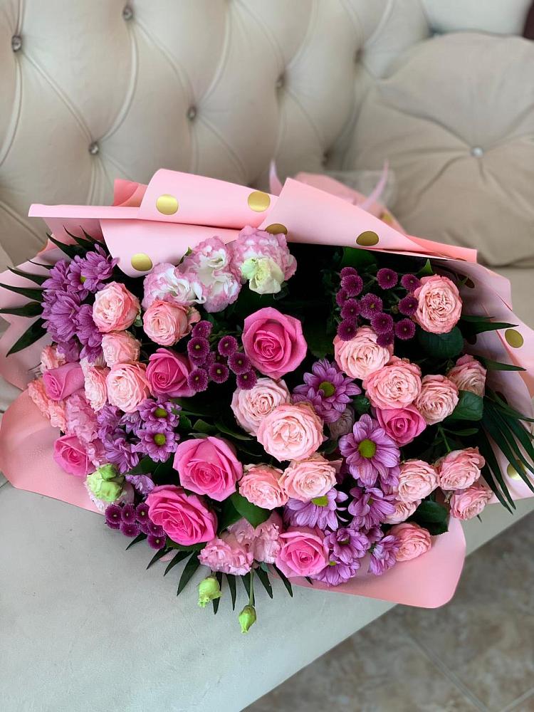 Букет цветов из: Хризантемы, Розы и Лизиантусы в Михайловской