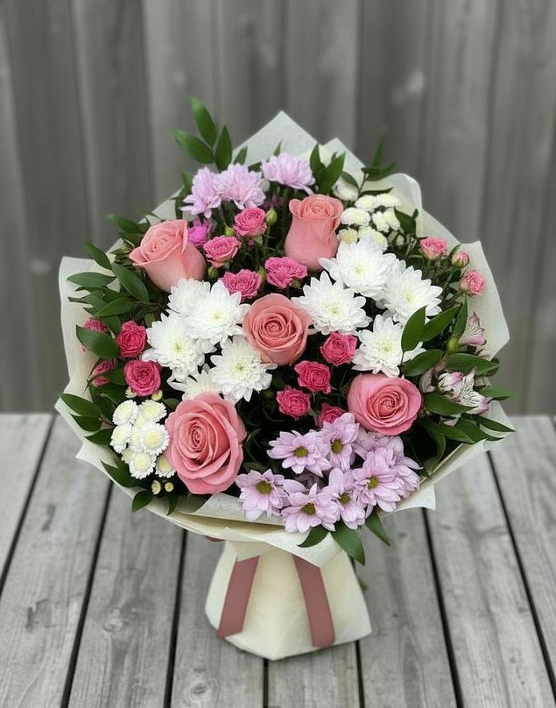 Букет цветов из: Альстромерии, Гвоздики, Розы и Хризантемы в Михайловской