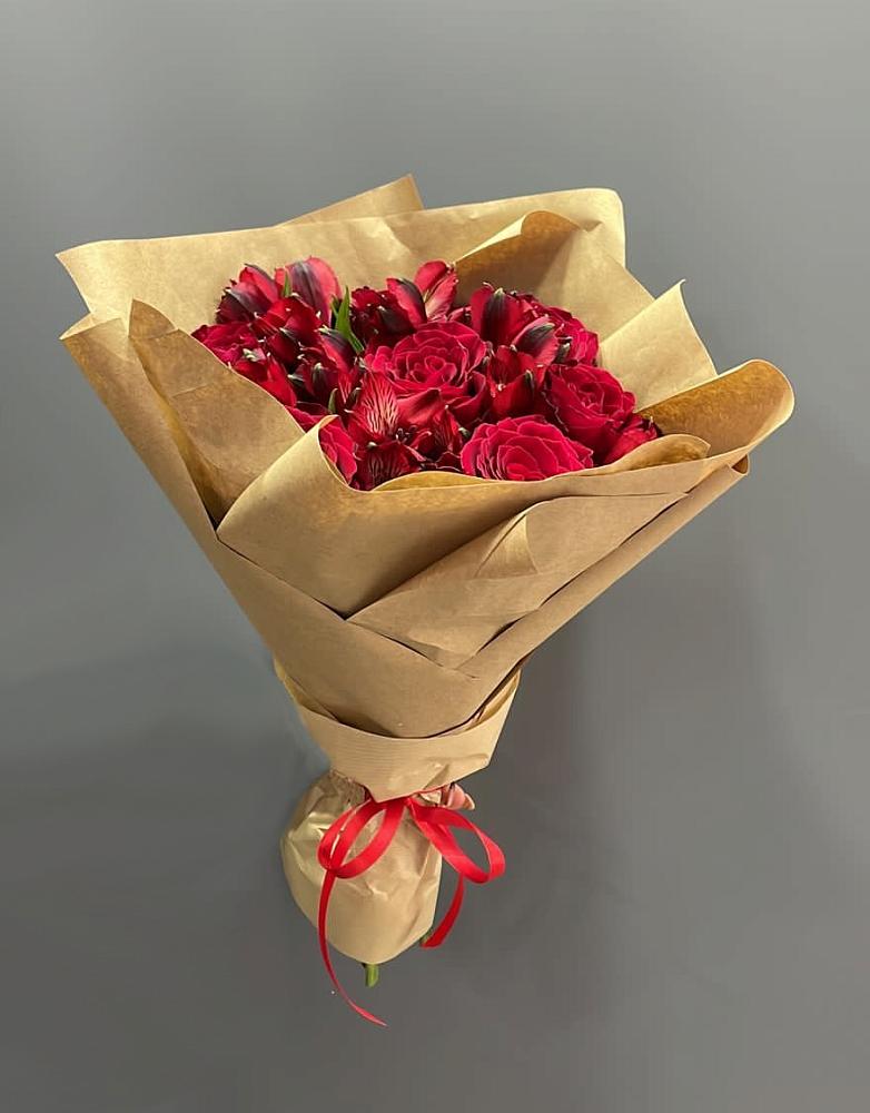 Букет цветов из: Альстромерии и Розы в Михайловской