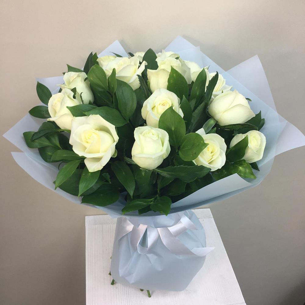 Букет 15 Белых роз Проуд в Михайловской