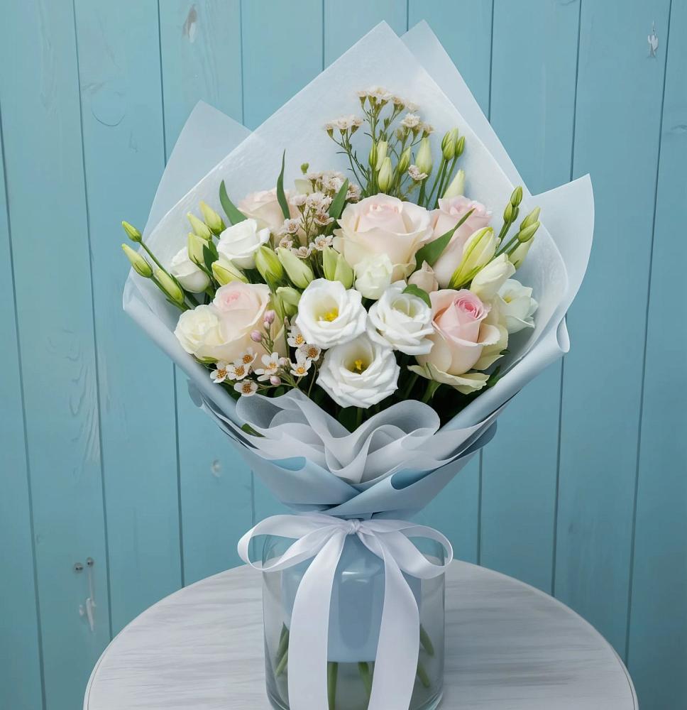 Букет цветов из: Розы и Лизиантусы в Михайловской