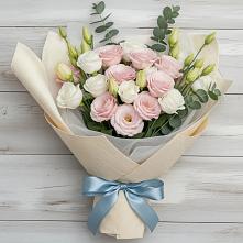 Букет цветов из:  Лизиантусы в Михайловской