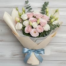 Букет цветов из:  Лизиантусы в Михайловской