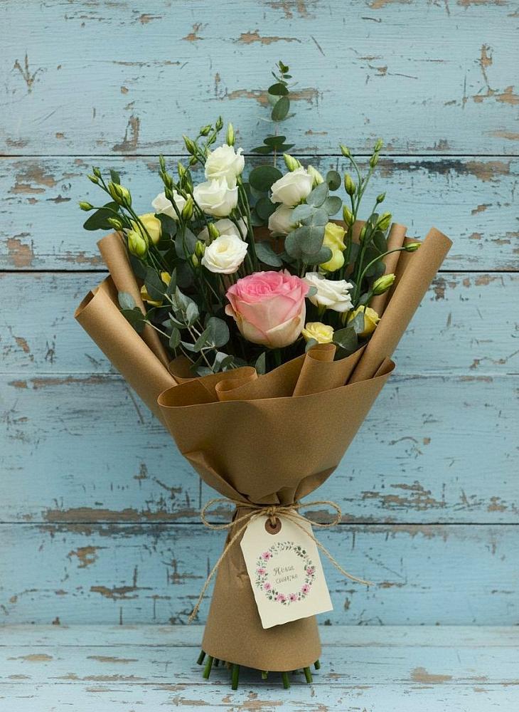 Букет цветов из: Розы и Лизиантусы в Михайловской