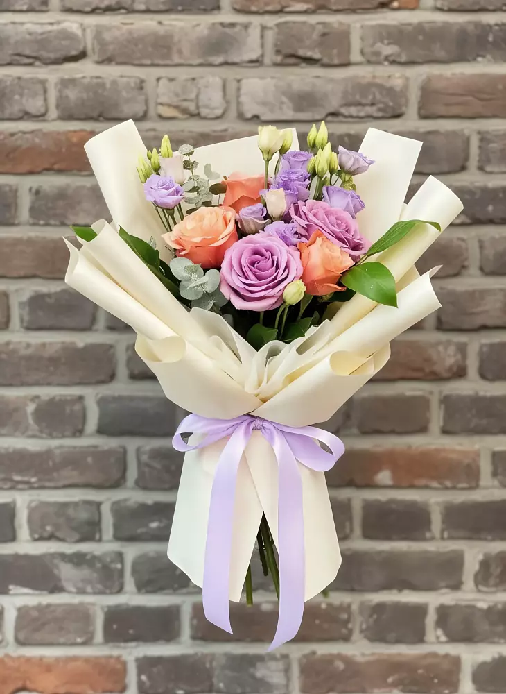 Букет цветов из: Лизиантусы и Розы в Михайловской