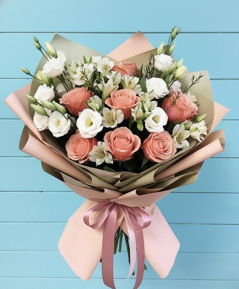 Букет цветов из: Розы, Альстромерии и Лизиантусы в Михайловской