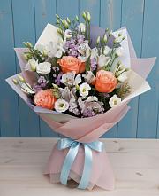 Букет цветов из:  Лизиантусы, Розы, Альстромерии и Гипсофила в Михайловской