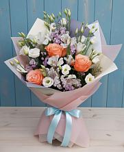 Букет цветов из:  Лизиантусы, Розы, Альстромерии и Гипсофила в Михайловской