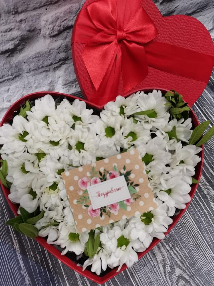 Цветочная композиция из Хризантемы в виде сердца в Михайловской