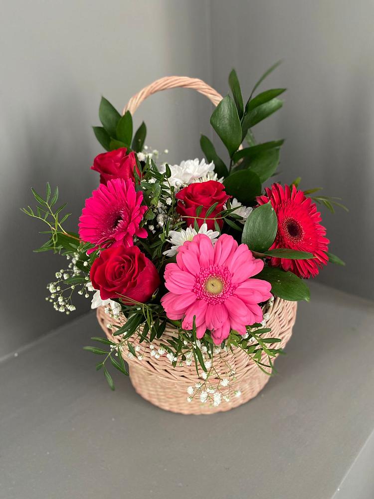Цветочная композиция из Розы, Хризантемы и Герберы в корзине в Михайловской