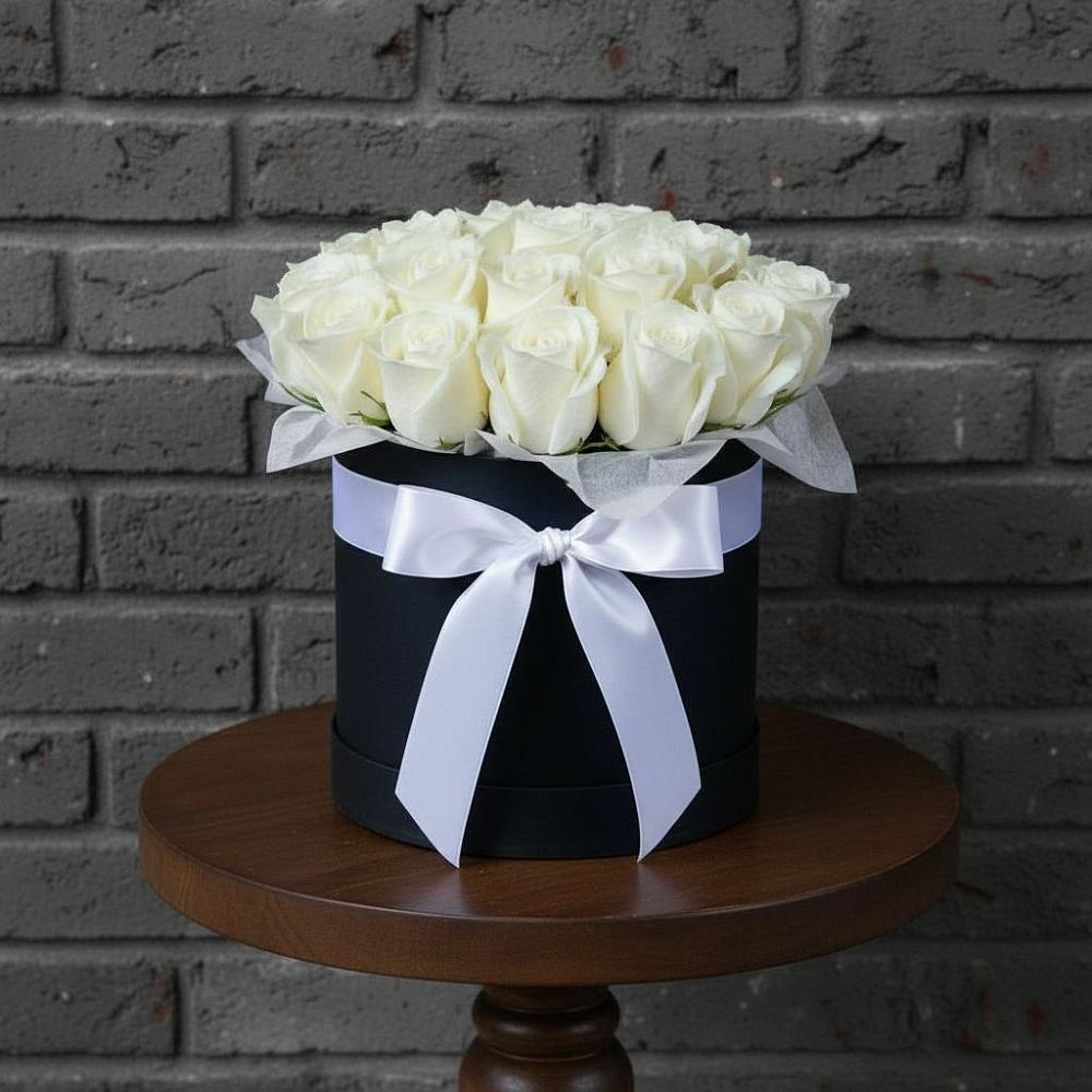 Цветочная композиция из Розы в шляпной коробке в Михайловской