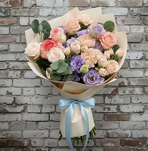 Букет цветов из:  Розы, Лизиантусы и Гвоздики #REPLACE_PRED# Михайловской